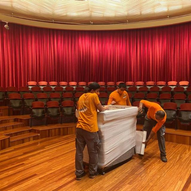 piano de concierto embalado y asegurado para un traslado seguro