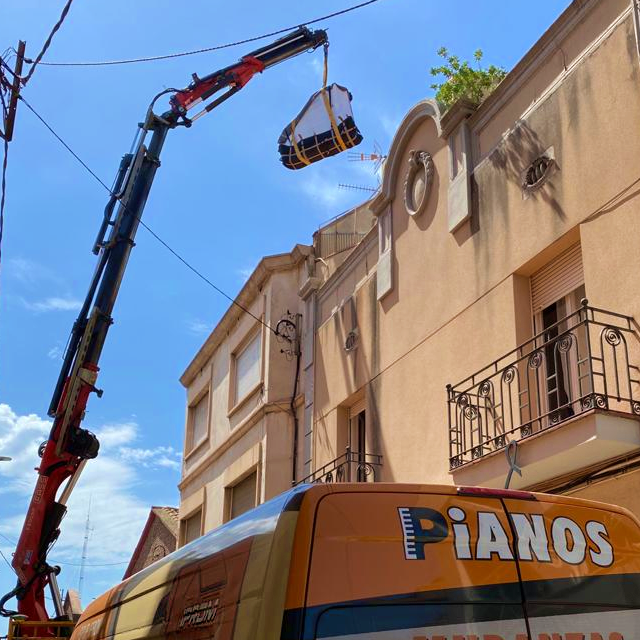 Transporte de piano edificio alto